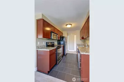 939 N 101st Street #302, Seattle, WA 98133 - Photo 6