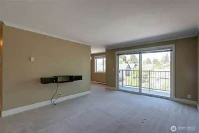 939 N 101st Street #302, Seattle, WA 98133 - Photo 2
