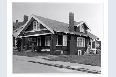 4318 1st Avenue NE, Seattle, WA 98105 - Photo 2