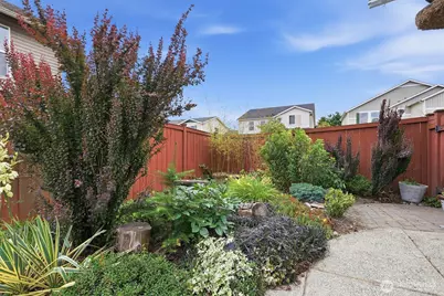 305 Lynnwood Avenue SE, Renton, WA 98056 - Photo 4