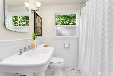3610 W Viewmont Way W, Seattle, WA 98199 - Photo 14