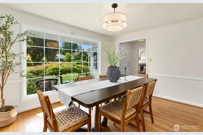 3610 W Viewmont Way W, Seattle, WA 98199 - Photo 8