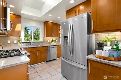 3610 W Viewmont Way W, Seattle, WA 98199 - Photo 10