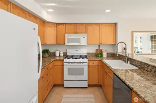 18544 NE 57th St, Redmond, WA 98052 - Photo 8