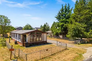 9035 Pepperidge Ln SE, Yelm, WA 98597 - Photo 2