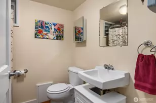 525 W Prospect St, Seattle, WA 98119 - Photo 24
