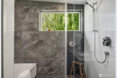 8509 Burke Avenue N, Seattle, WA 98103 - Photo 26