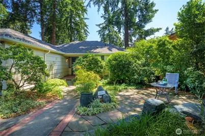 6626 57th Avenue NE, Seattle, WA 98115 - Photo 2