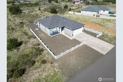 1439 Diamond Head Avenue SW, Ocean Shores, WA 98569 - Photo 2