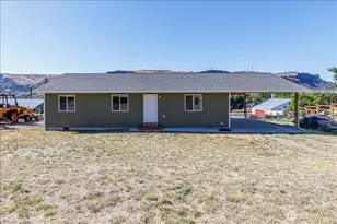 109 C St, Grand Coulee, WA 99133 - Photo 2