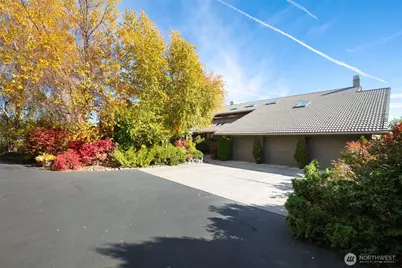 7610 Scenic Drive, Yakima, WA 98908 - Photo 2