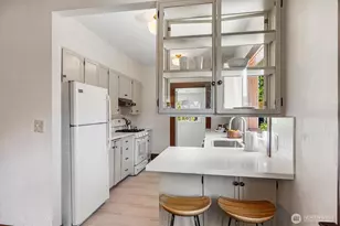 4754 4th Ave NE, Seattle, WA 98105 - Photo 10