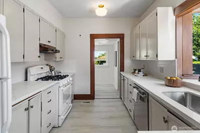4754 4th Avenue NE, Seattle, WA 98105 - Photo 12