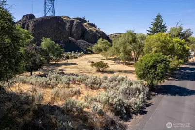 22007 NE Pleasant Valley Road, Grand Coulee, WA 99133 - Photo 8
