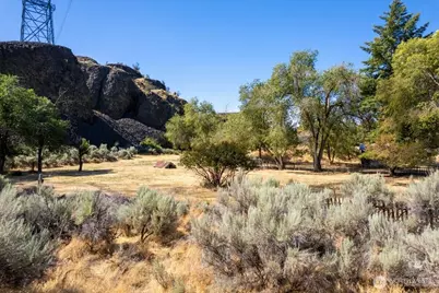 22007 NE Pleasant Valley Road, Grand Coulee, WA 99133 - Photo 12