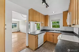 10235 33rd Ave SW, Seattle, WA 98146 - Photo 4
