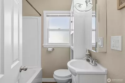 808 S Hawthorne Street, Tacoma, WA 98465 - Photo 10
