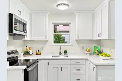 8848 13th Avenue SW, Seattle, WA 98106 - Photo 12