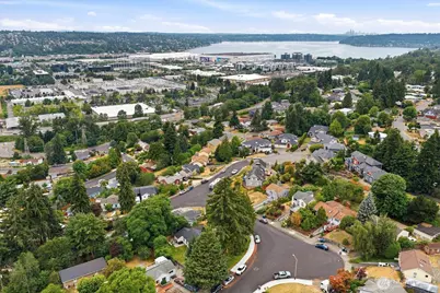 555 Windsor Place NE, Renton, WA 98056 - Photo 32