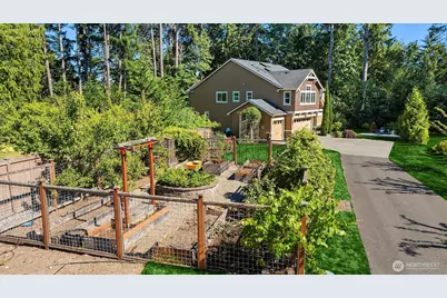 13874 Lavigne Court NE, Bainbridge Island, WA 98110 - Photo 30
