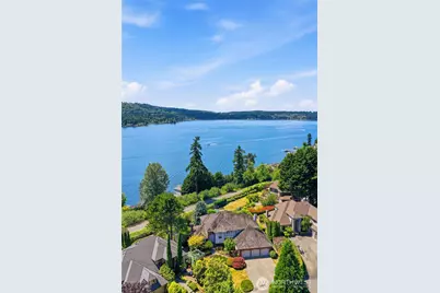 4123 205 Avenue SE, Sammamish, WA 98075 - Photo 2