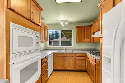 10842 NE 149th Street, Bothell, WA 98011 - Photo 8
