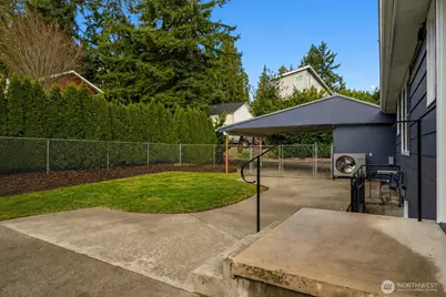 10723 Densmore Avenue N, Seattle, WA 98133 - Photo 38