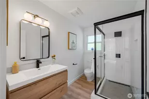 10723 Densmore Ave N, Seattle, WA 98133 - Photo 36