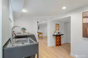 10723 Densmore Ave N, Seattle, WA 98133 - Photo 28