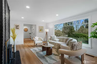 10723 Densmore Avenue N, Seattle, WA 98133 - Photo 2