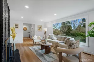 10723 Densmore Ave N, Seattle, WA 98133 - Photo 2