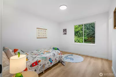 10723 Densmore Avenue N, Seattle, WA 98133 - Photo 18