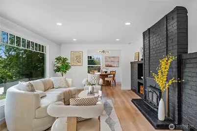 10723 Densmore Avenue N, Seattle, WA 98133 - Photo 4