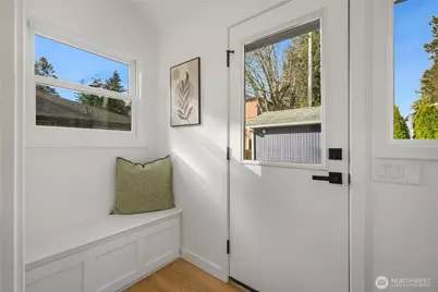 10723 Densmore Avenue N, Seattle, WA 98133 - Photo 12