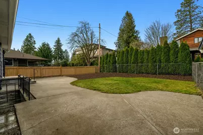 10723 Densmore Avenue N, Seattle, WA 98133 - Photo 40