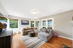 9725 Phinney Ave N, Seattle, WA 98103 - Photo 8
