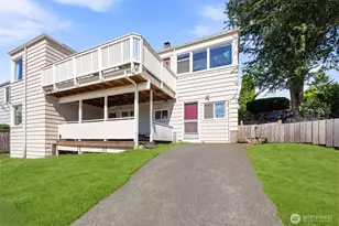 9725 Phinney Ave N, Seattle, WA 98103 - Photo 2