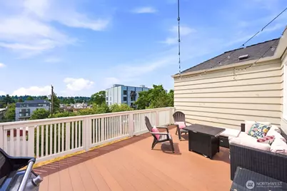 9725 Phinney Avenue N, Seattle, WA 98103 - Photo 18