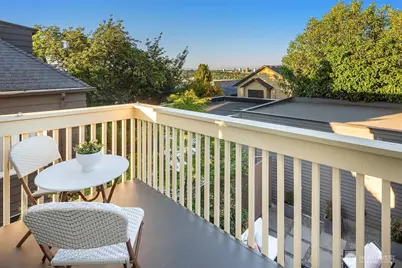 2612 1st Avenue N, Seattle, WA 98109 - Photo 10