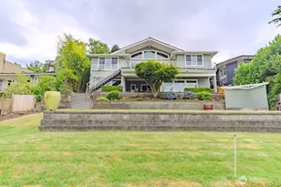 8568 Sand Point Way NE, Seattle, WA 98115 - Photo 12
