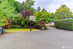 8568 Sand Point Way NE, Seattle, WA 98115 - Photo 2