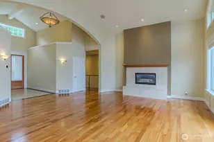 8568 Sand Point Way NE, Seattle, WA 98115 - Photo 16