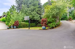 8568 Sand Point Way NE, Seattle, WA 98115 - Photo 4