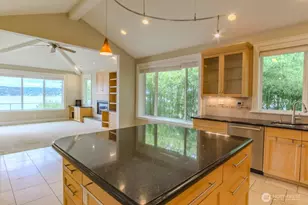 8568 Sand Point Way NE, Seattle, WA 98115 - Photo 20