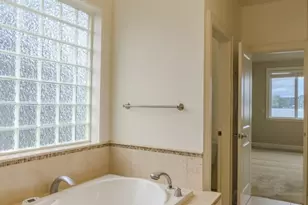 8568 Sand Point Way NE, Seattle, WA 98115 - Photo 32