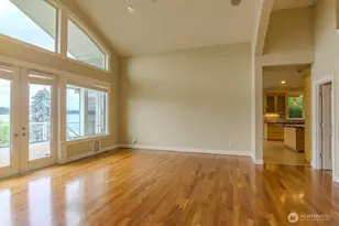 8568 Sand Point Way NE, Seattle, WA 98115 - Photo 14