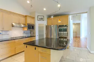 8568 Sand Point Way NE, Seattle, WA 98115 - Photo 18