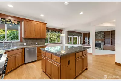 23431 NE 10th Place, Sammamish, WA 98074 - Photo 14