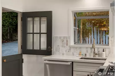 1021 McGilvra Boulevard E, Seattle, WA 98112 - Photo 14