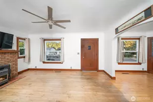 301 NW Benton Ave, Winlock, WA 98596 - Photo 2